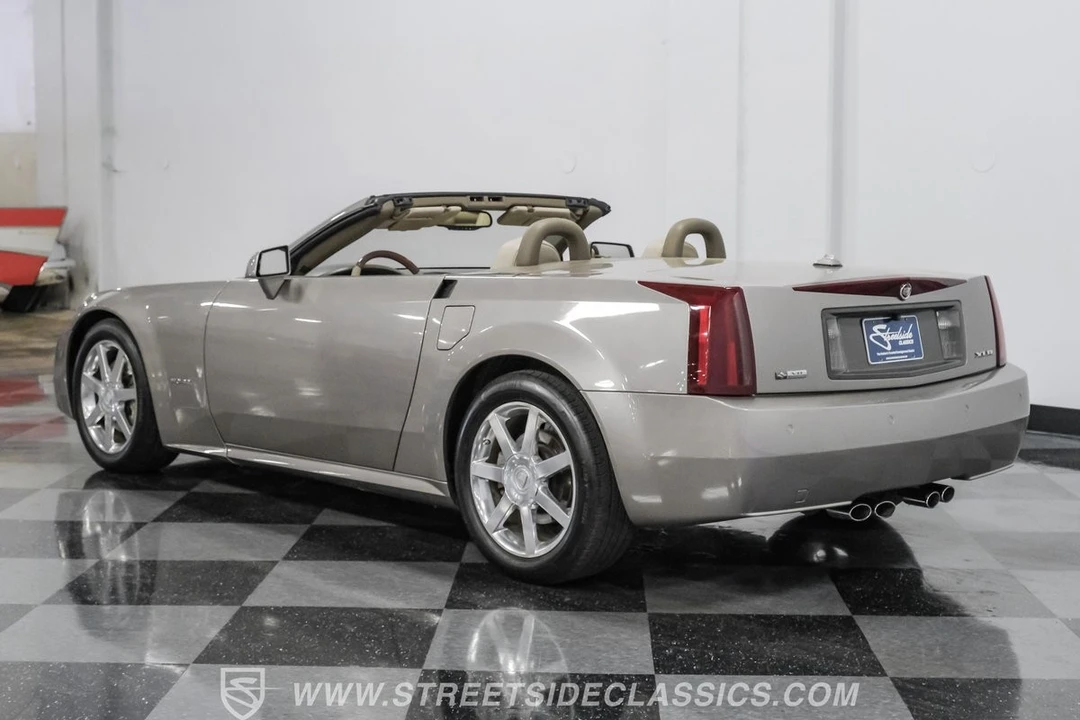 2005 Cadillac XLR - Image 8 of 12