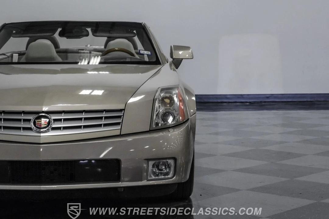 2005 Cadillac XLR - Image 20 of 21