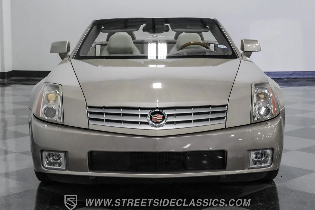 2005 Cadillac XLR - Image 18 of 21