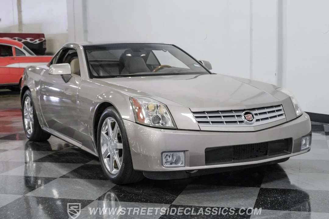 2005 Cadillac XLR - Image 17 of 21