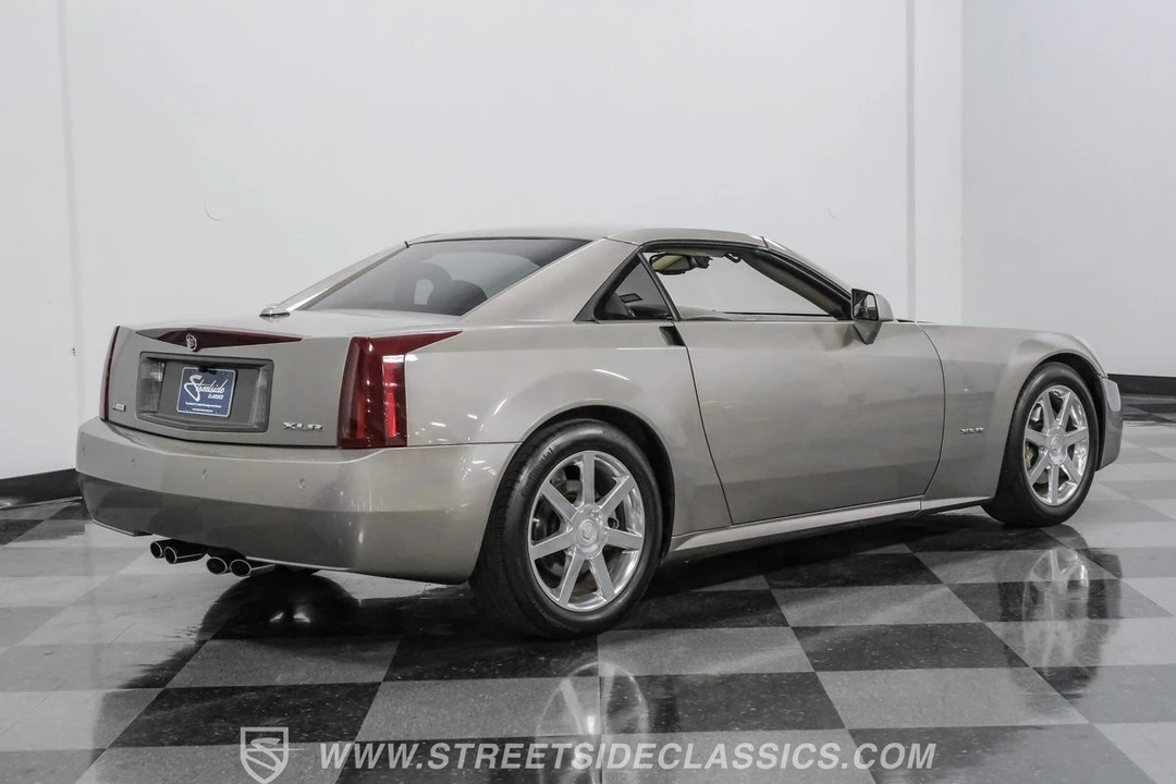 2005 Cadillac XLR - Image 11 of 12