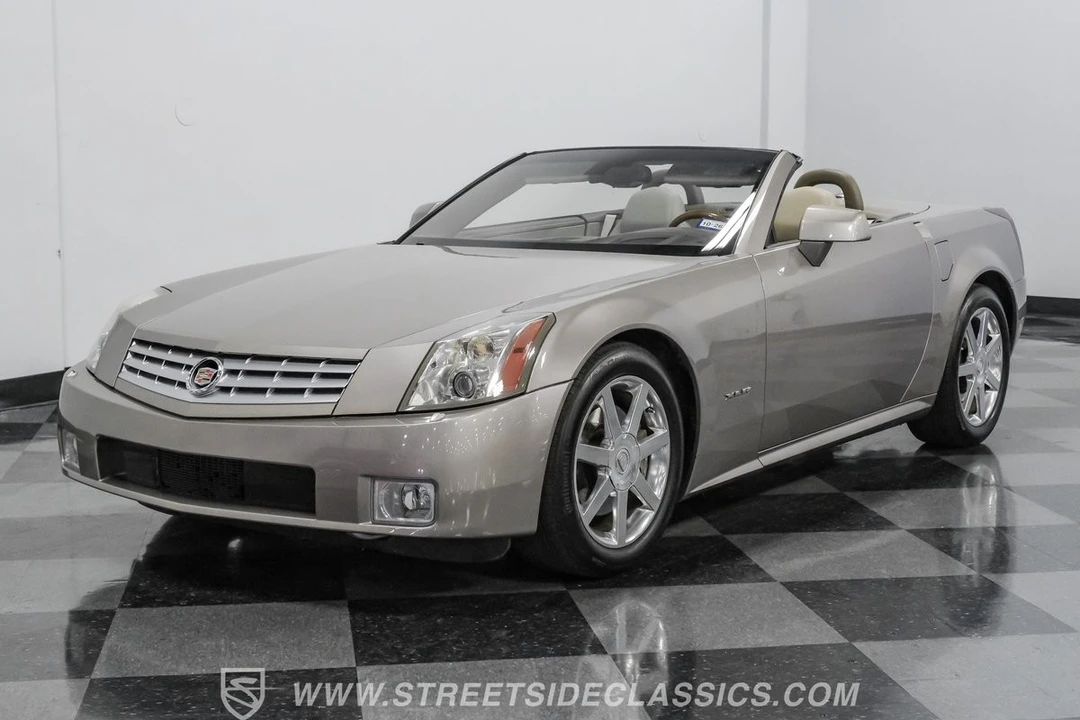 2005 Cadillac XLR - Image 19 of 21