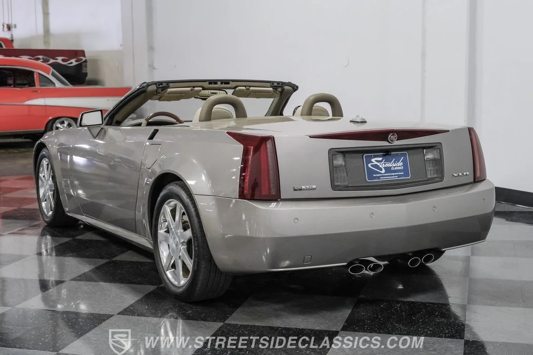 2005 Cadillac XLR - Image 9 of 12