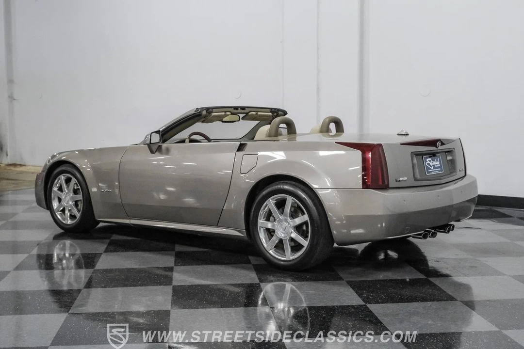 2005 Cadillac XLR - Image 7 of 12