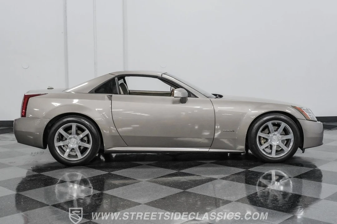 2005 Cadillac XLR - Image 14 of 21