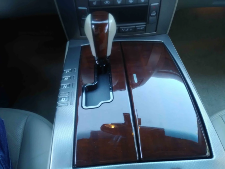 2005 Cadillac XLR - Image 8 of 31