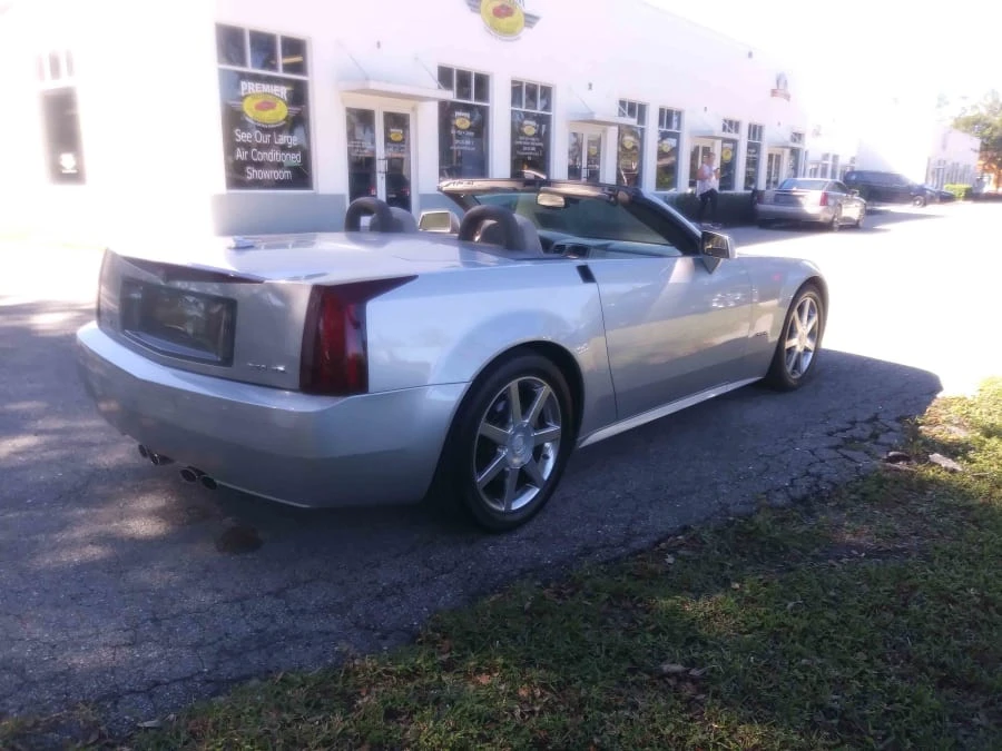 2005 Cadillac XLR - Image 29 of 31