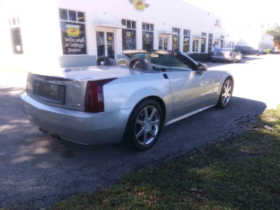 2005 Cadillac XLR - Image 30 of 31