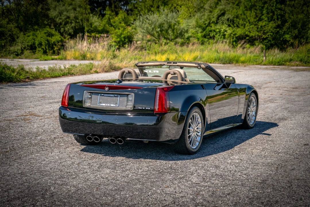 2005 Cadillac XLR - Image 28 of 31