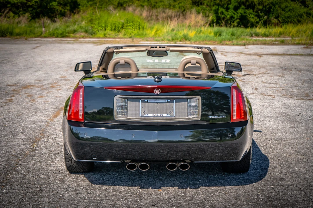2005 Cadillac XLR - Image 24 of 31