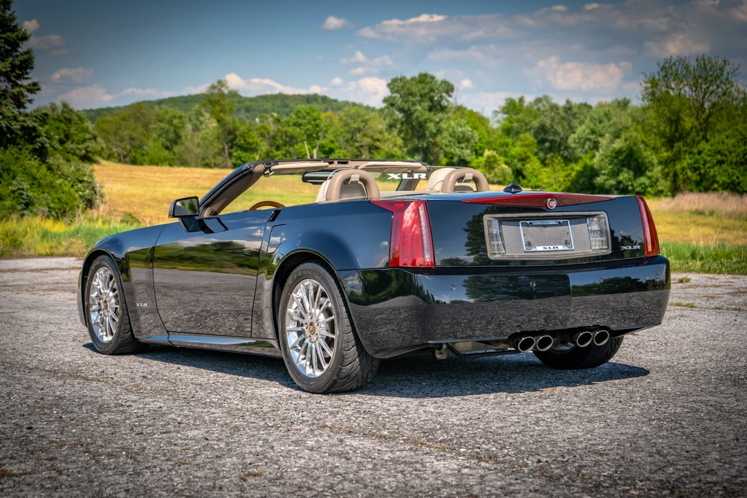 2005 Cadillac XLR - Image 21 of 31