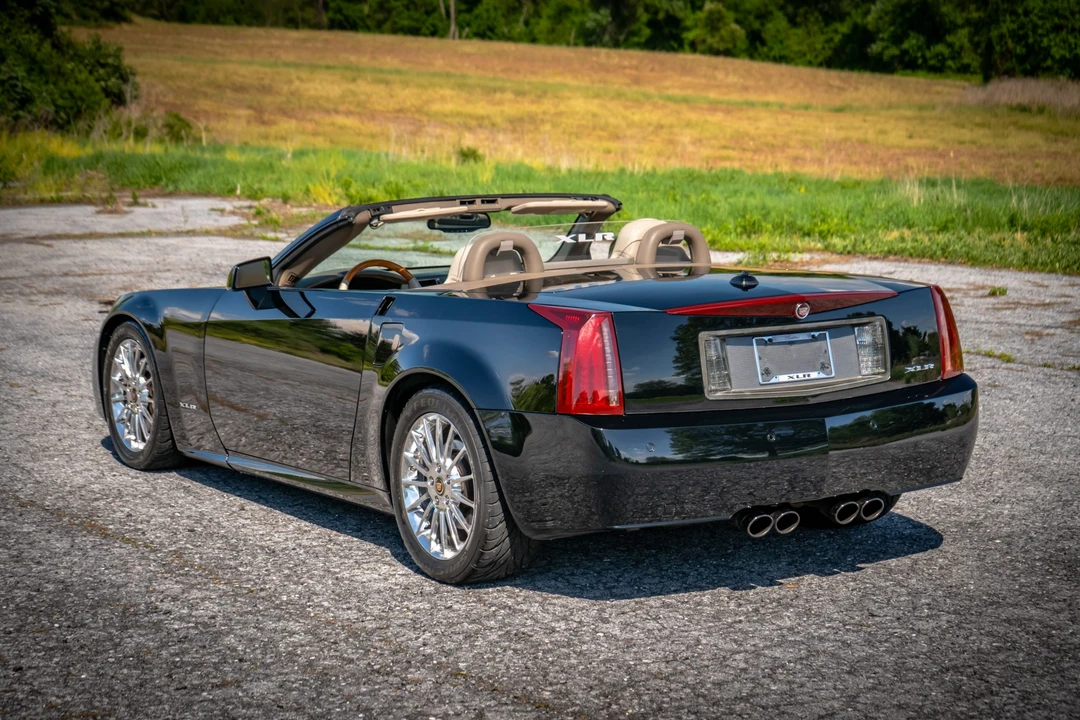 2005 Cadillac XLR - Image 22 of 31