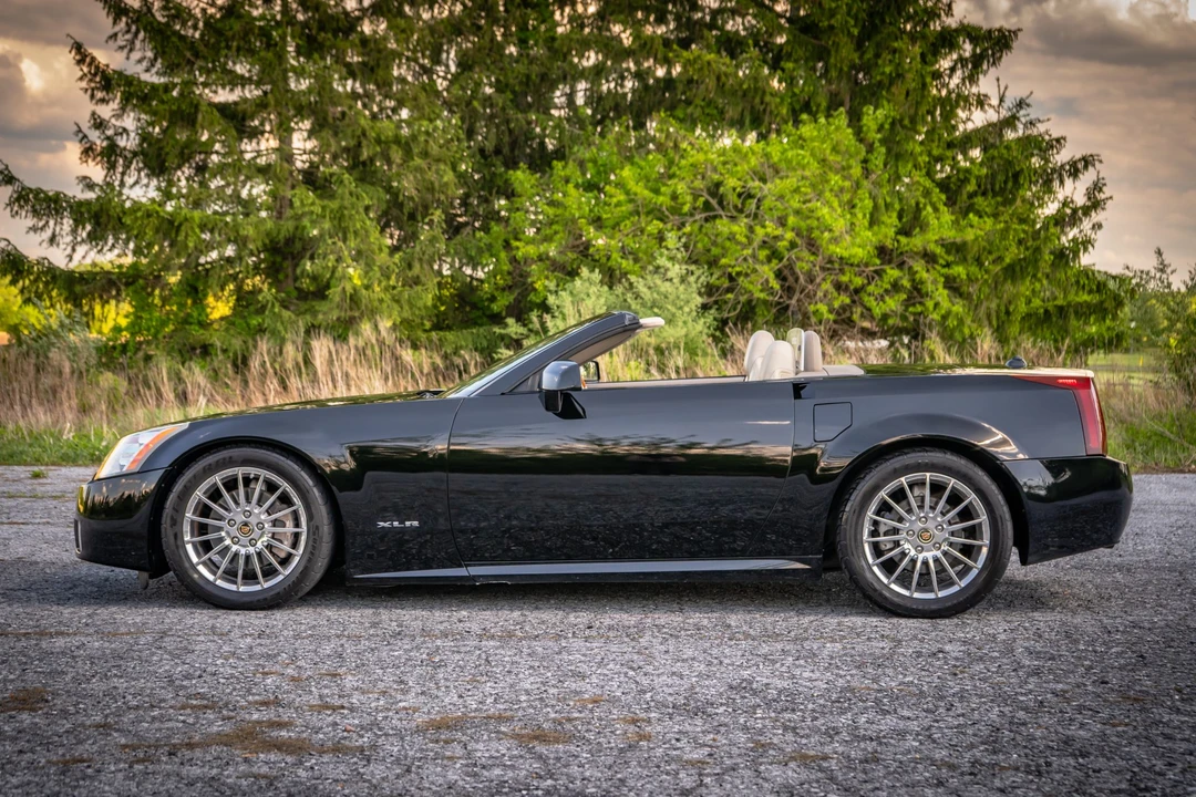 2005 Cadillac XLR - Image 20 of 31