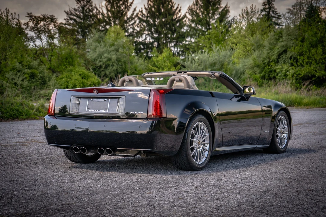 2005 Cadillac XLR - Image 30 of 31