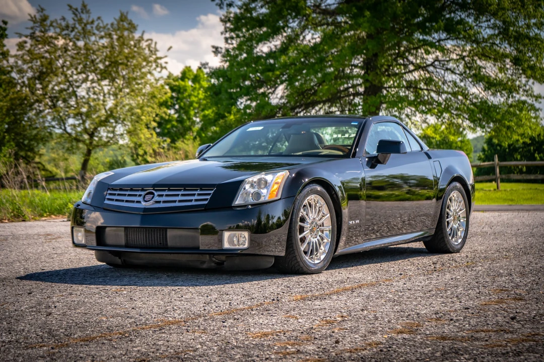 2005 Cadillac XLR - Image 2 of 31
