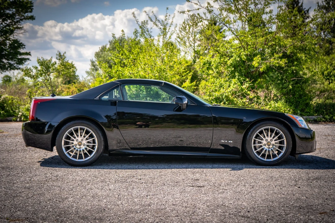 2005 Cadillac XLR - Image 11 of 31