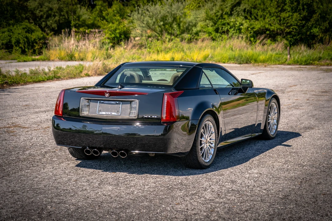 2005 Cadillac XLR - Image 10 of 31