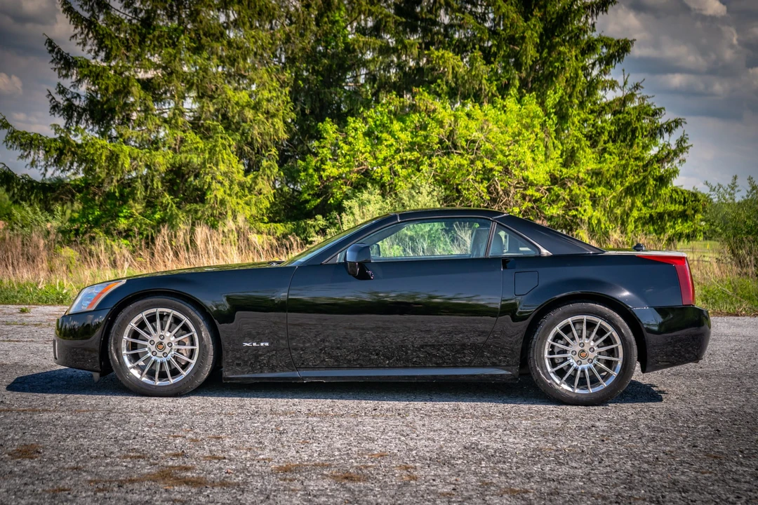2005 Cadillac XLR - Image 4 of 31