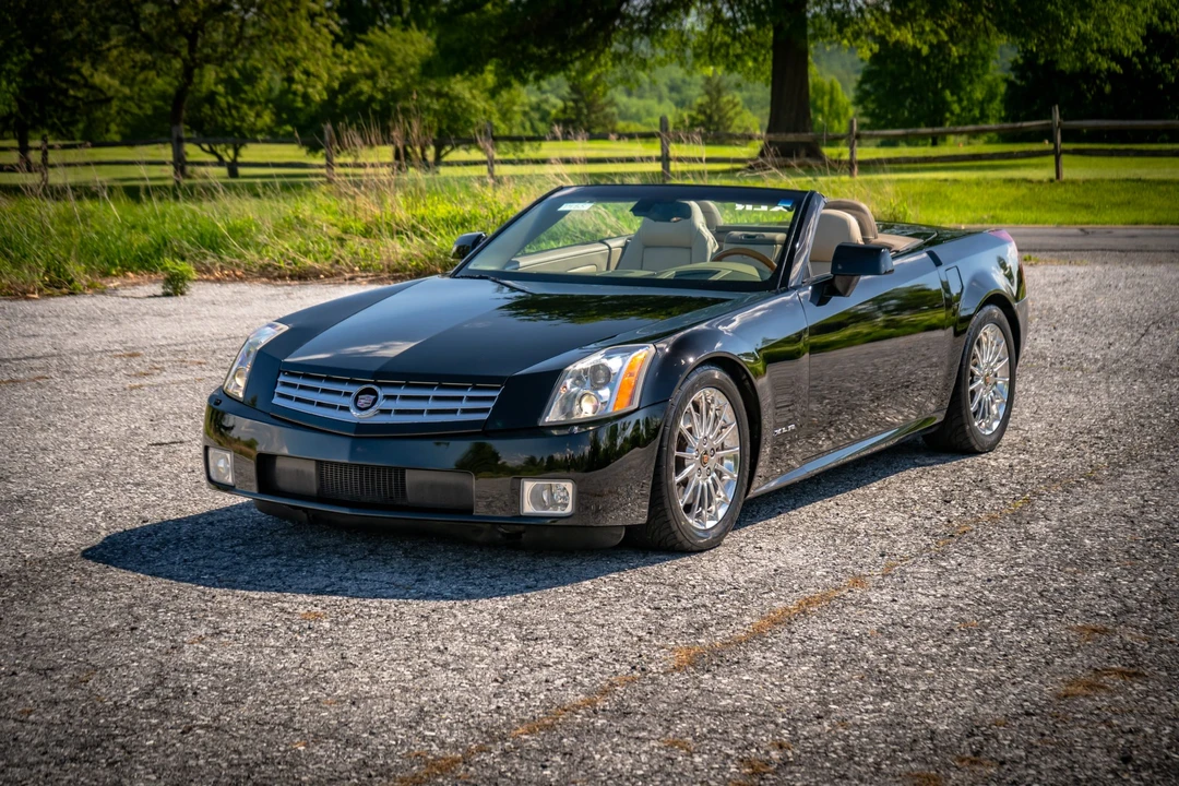 2005 Cadillac XLR - Image 18 of 31