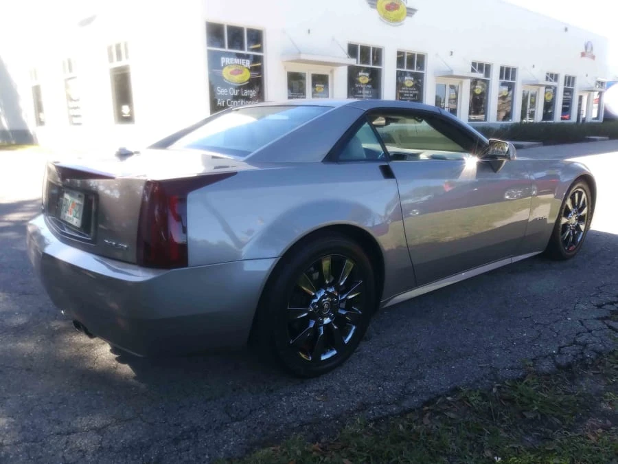 2005 Cadillac XLR - Image 8 of 25