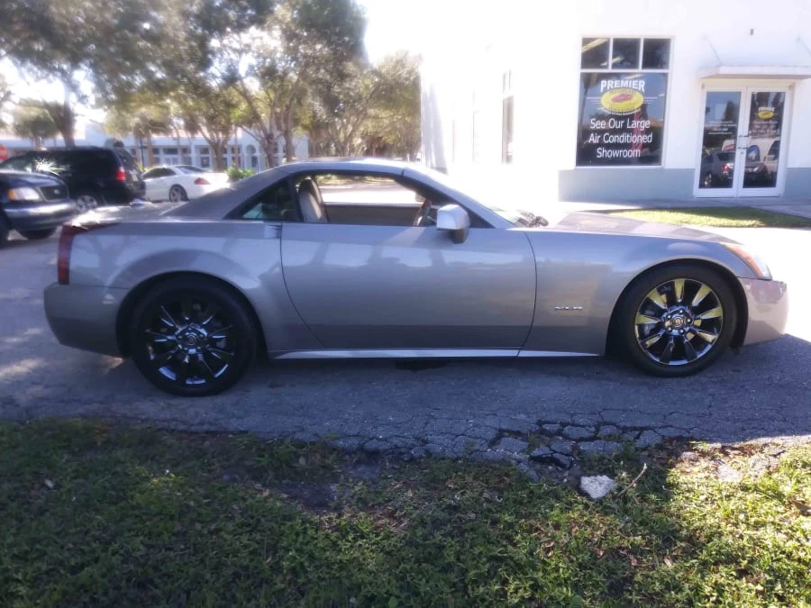 2005 Cadillac XLR - Image 9 of 25