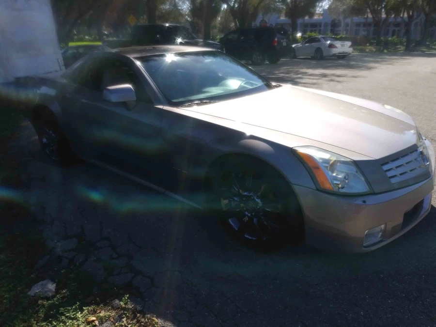 2005 Cadillac XLR - Image 10 of 25