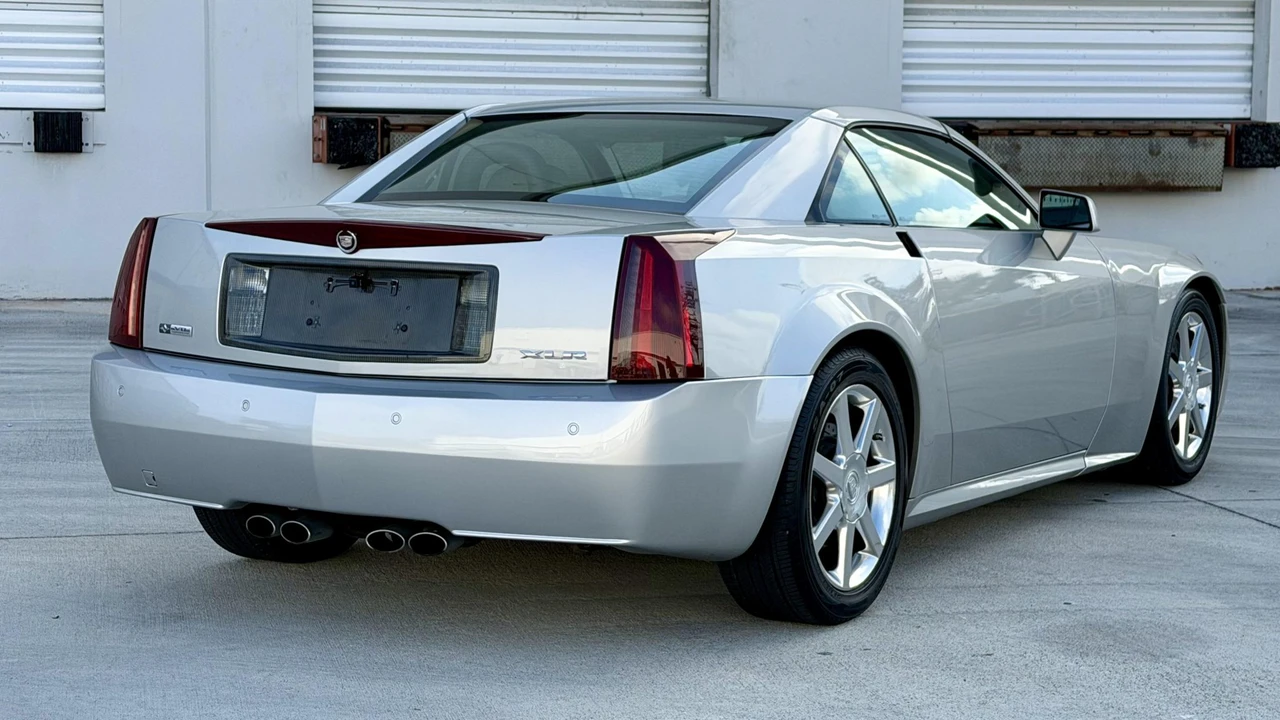 2005 Cadillac XLR - Image 24 of 31