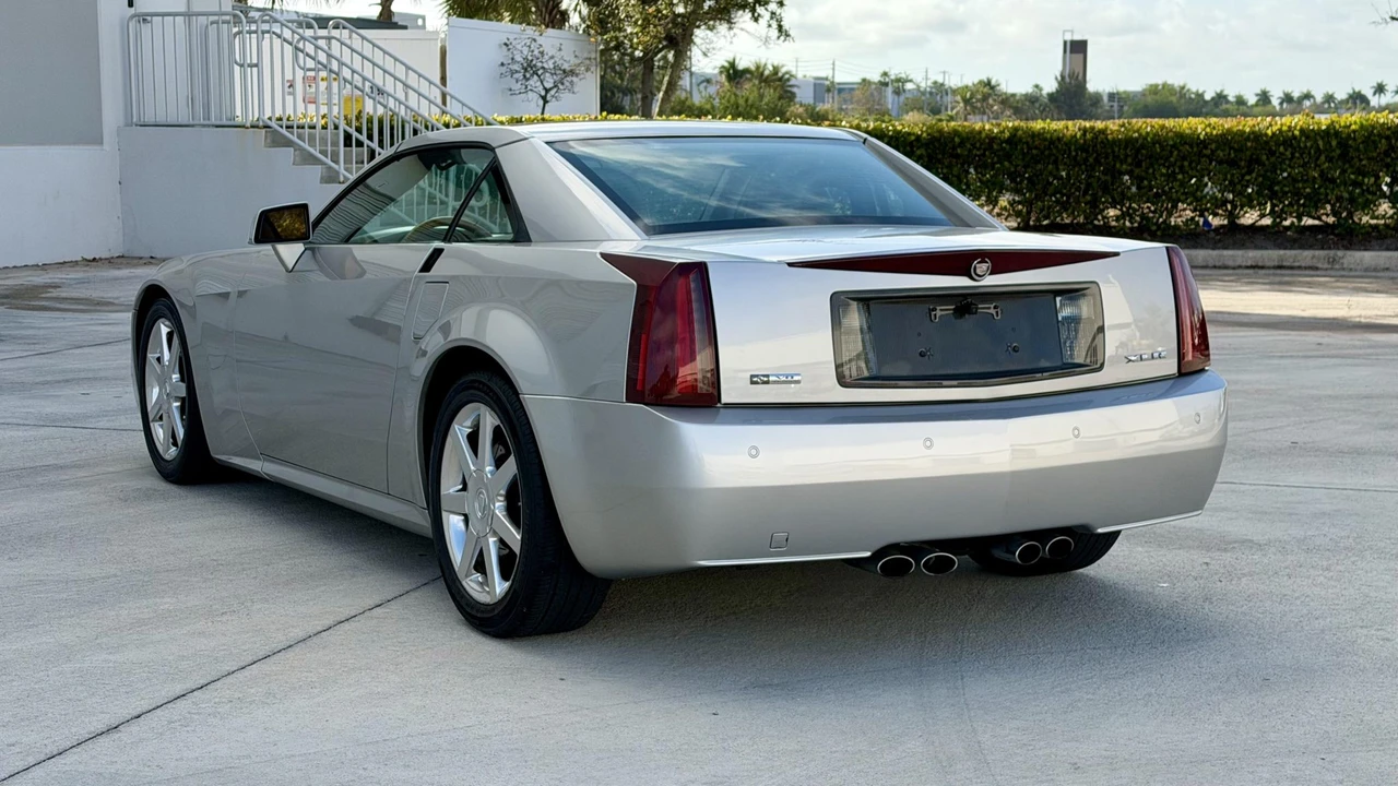 2005 Cadillac XLR - Image 19 of 31