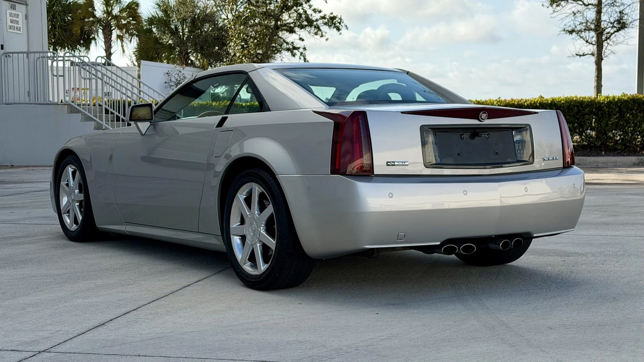 2005 Cadillac XLR - Image 18 of 31