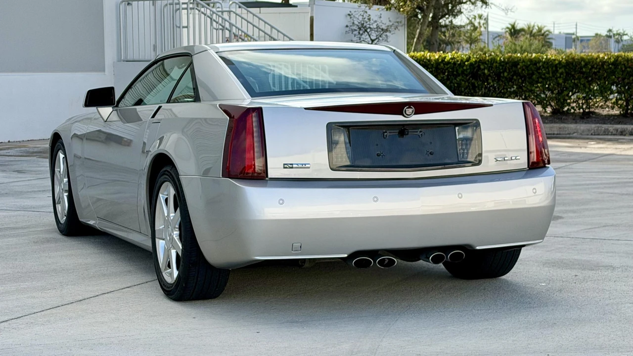 2005 Cadillac XLR - Image 20 of 31