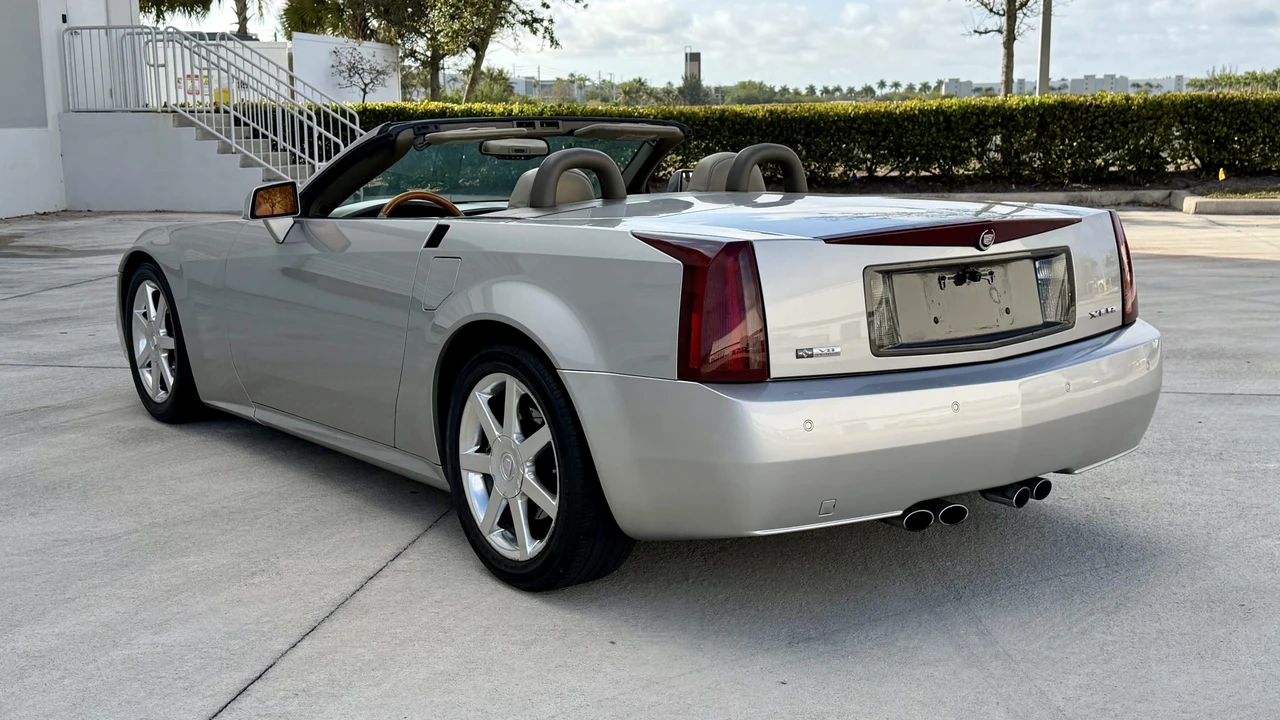 2005 Cadillac XLR - Image 6 of 31