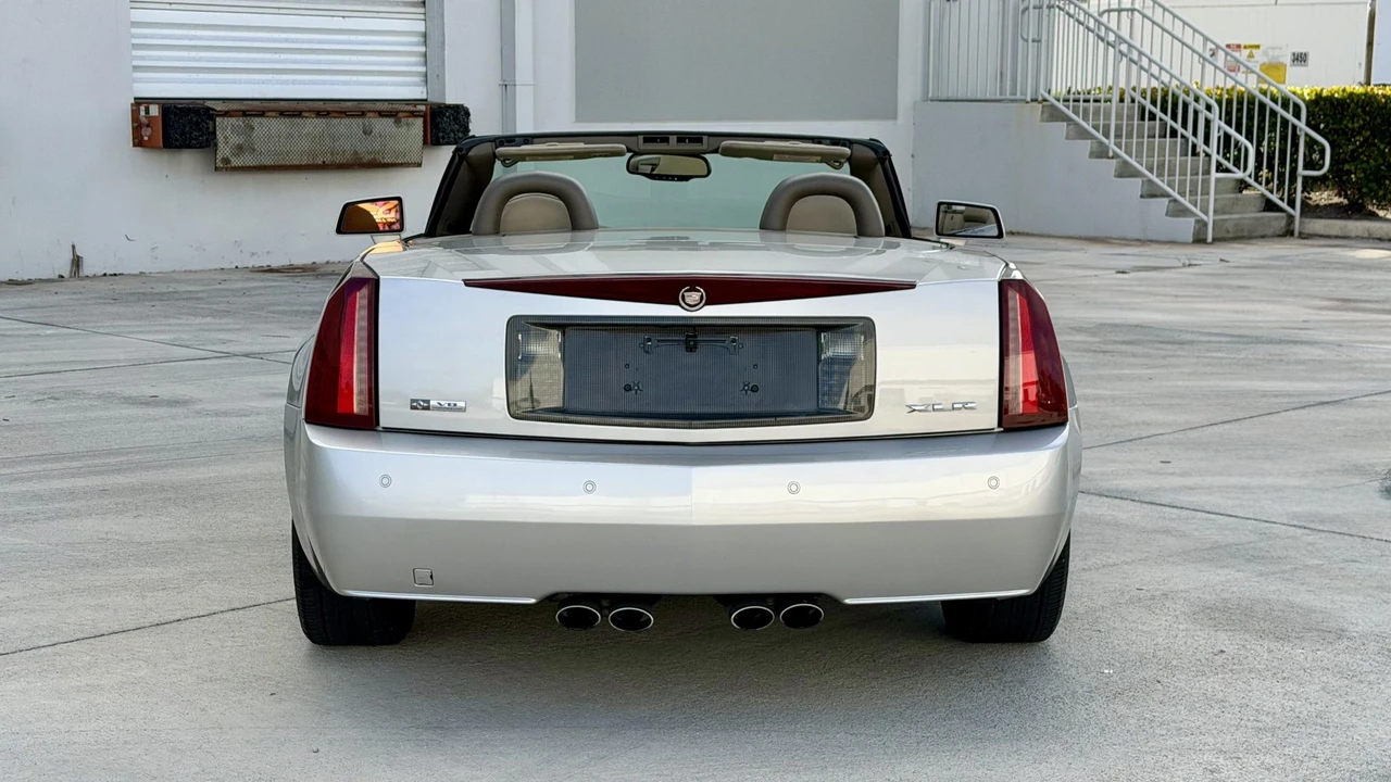 2005 Cadillac XLR - Image 8 of 31