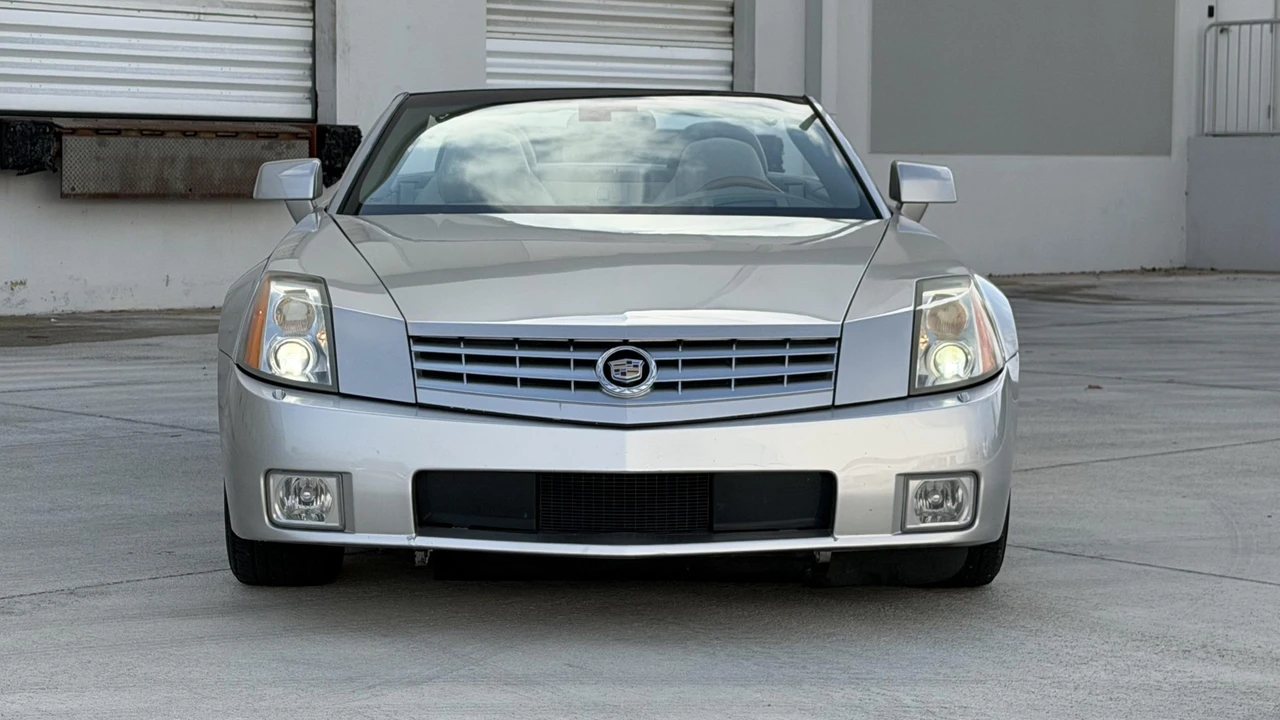 2005 Cadillac XLR - Image 13 of 31