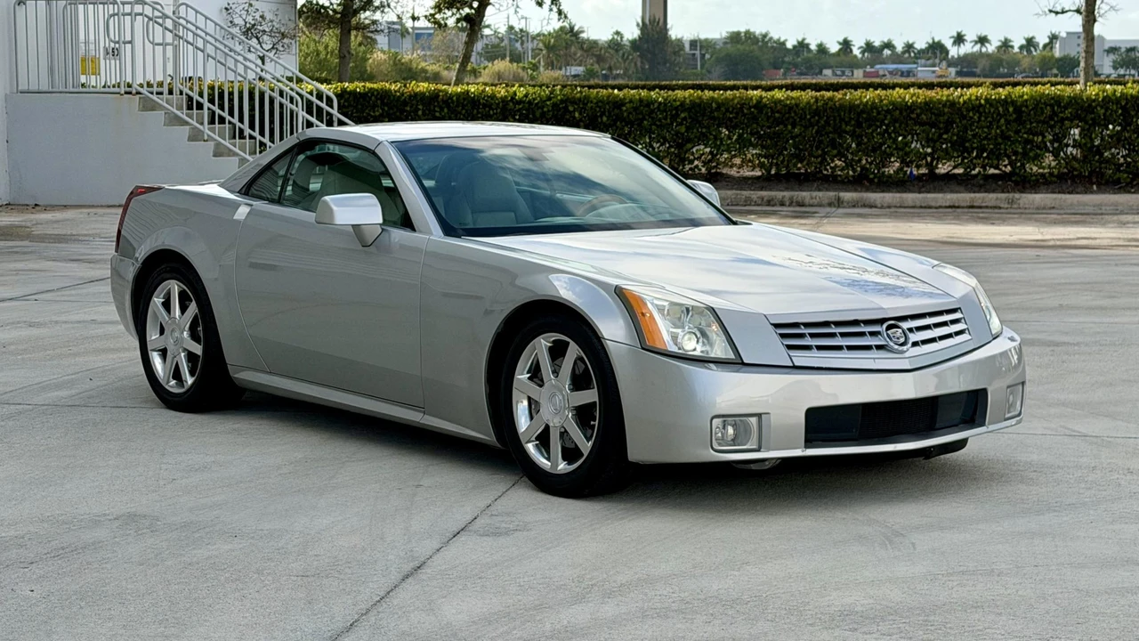 2005 Cadillac XLR - Image 28 of 31