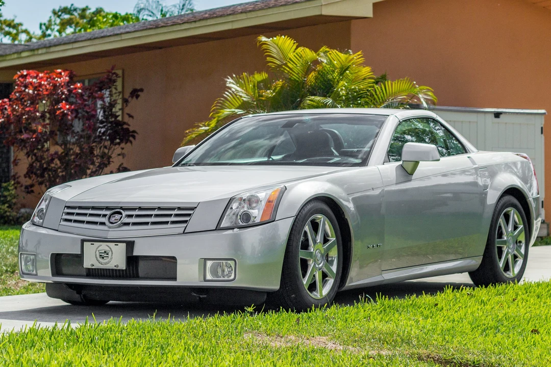 2005 Cadillac XLR - Image 10 of 31