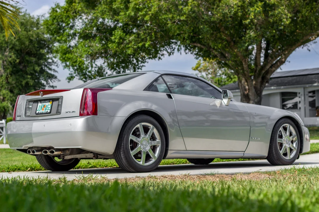 2005 Cadillac XLR - Image 15 of 31