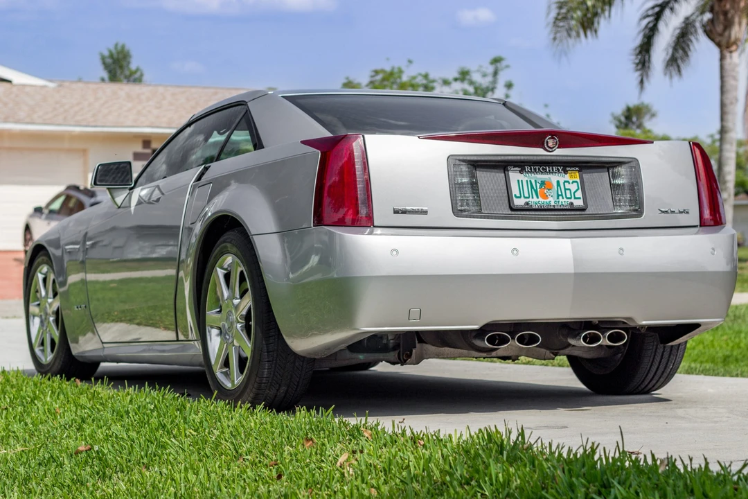 2005 Cadillac XLR - Image 17 of 31