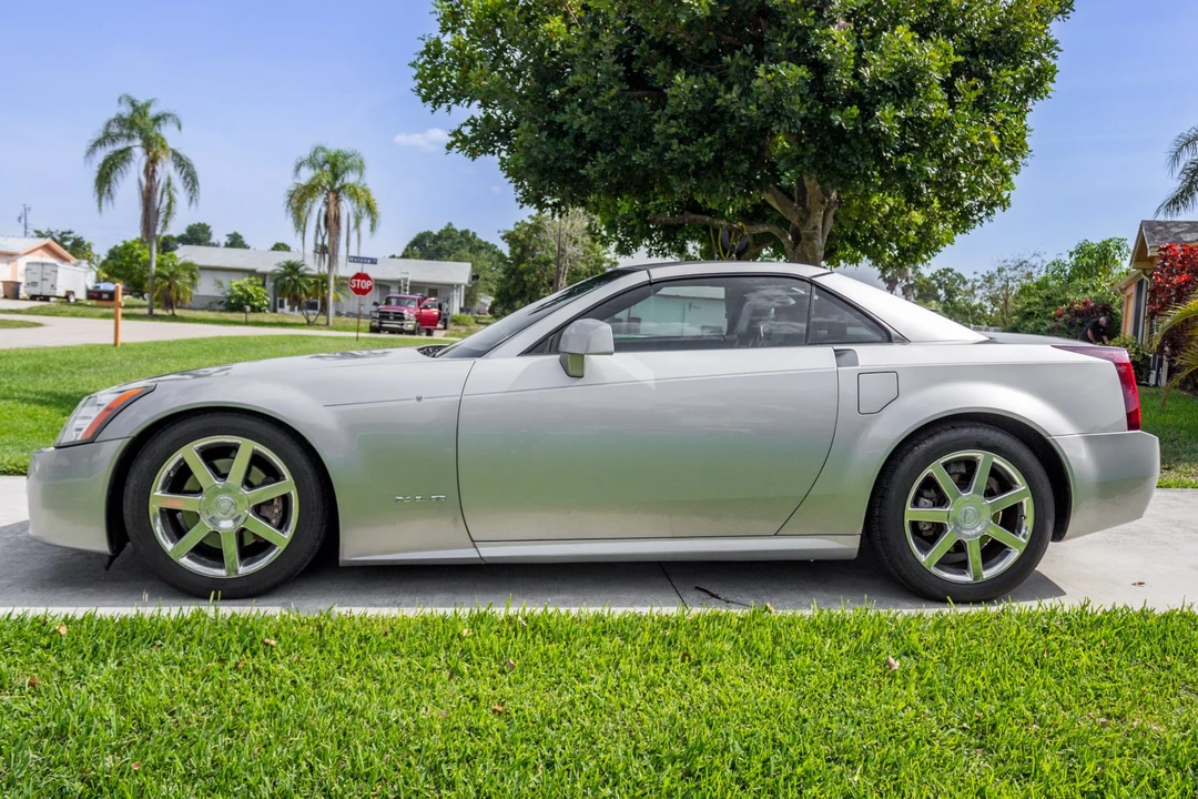 2005 Cadillac XLR - Image 18 of 31