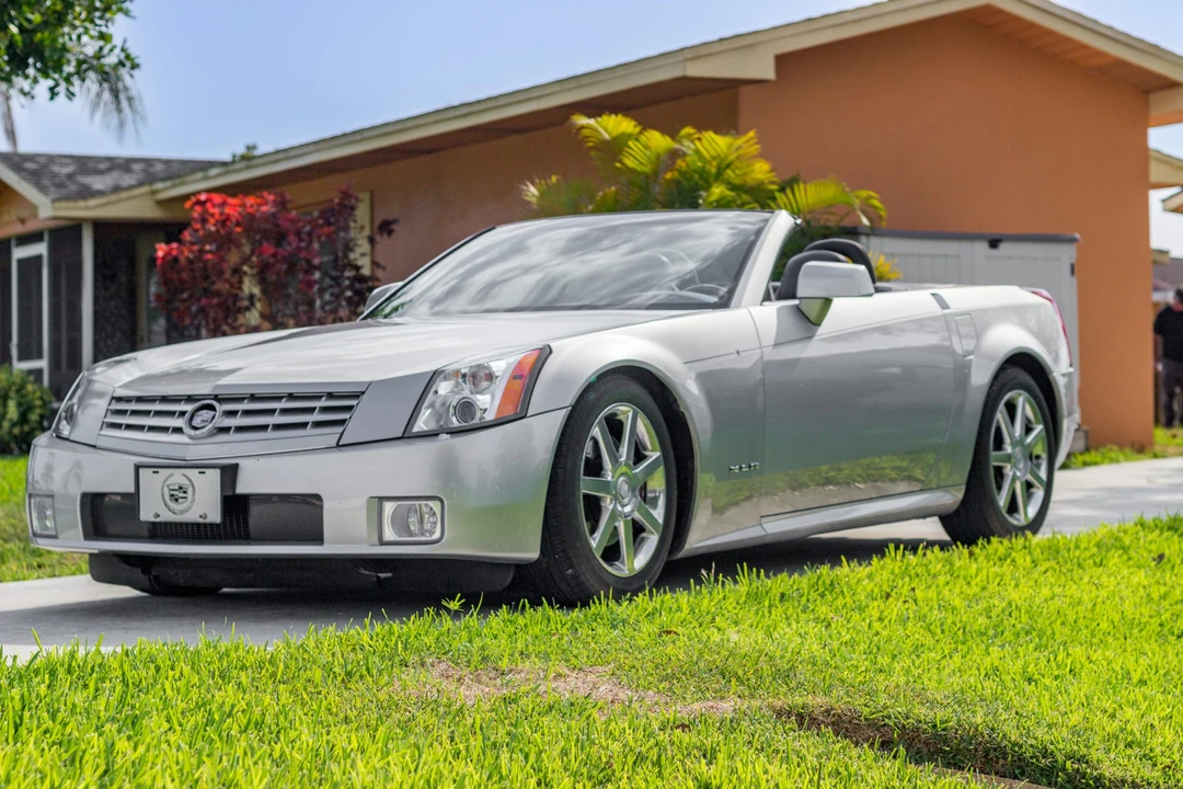 2005 Cadillac XLR - Image 2 of 31