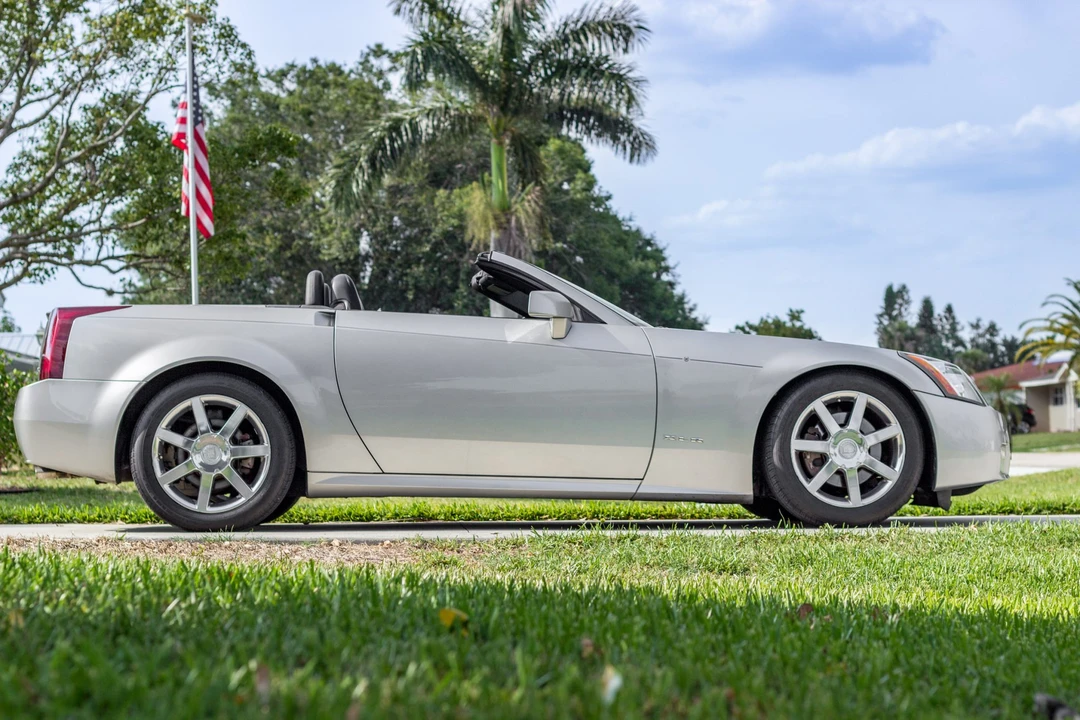 2005 Cadillac XLR - Image 4 of 31
