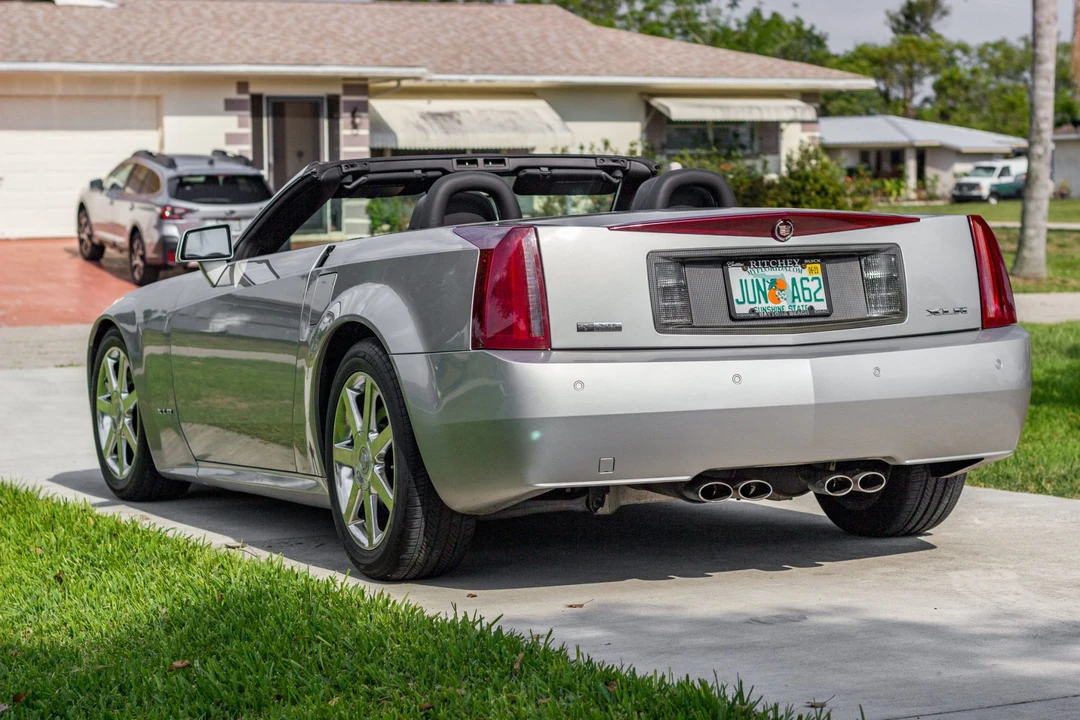 2005 Cadillac XLR - Image 7 of 31