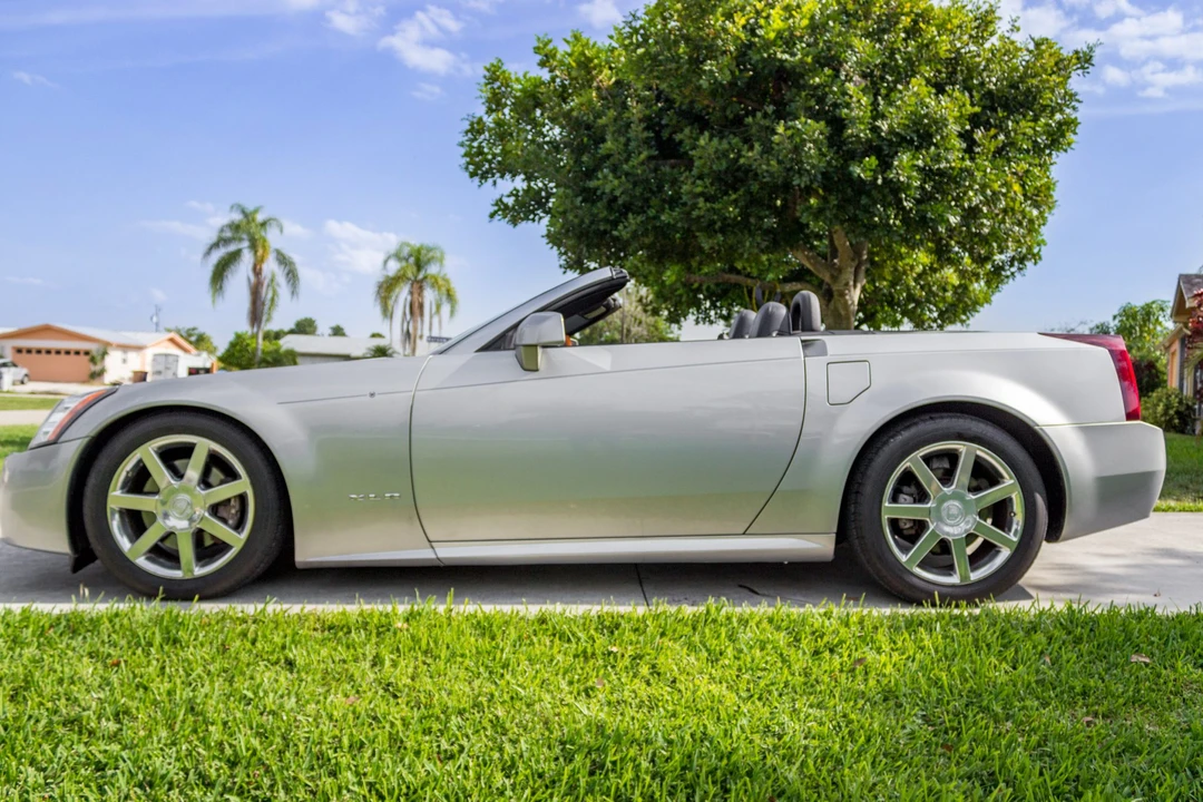 2005 Cadillac XLR - Image 8 of 31