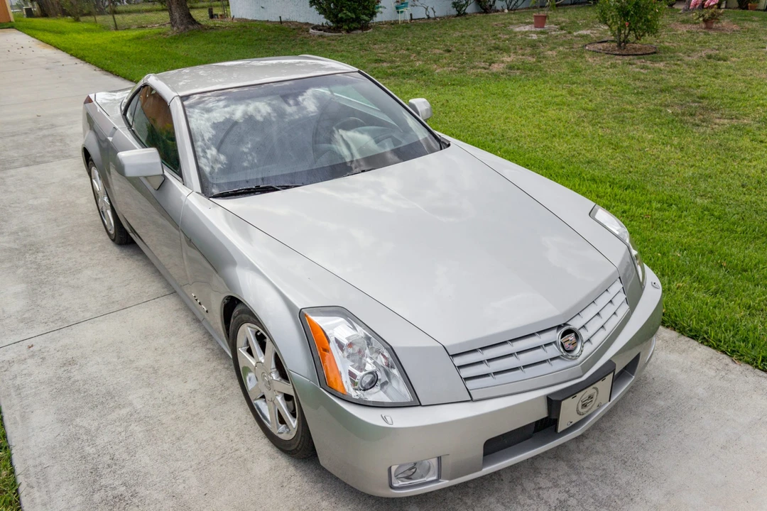 2005 Cadillac XLR - Image 12 of 31