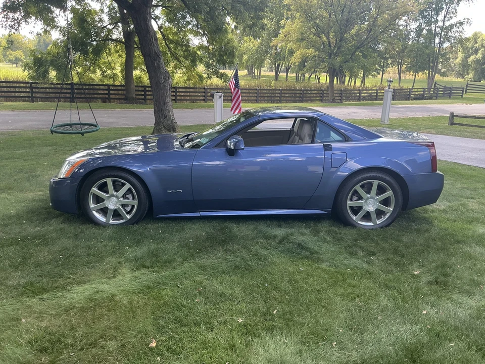 2005 Cadillac XLR - Image 12 of 31