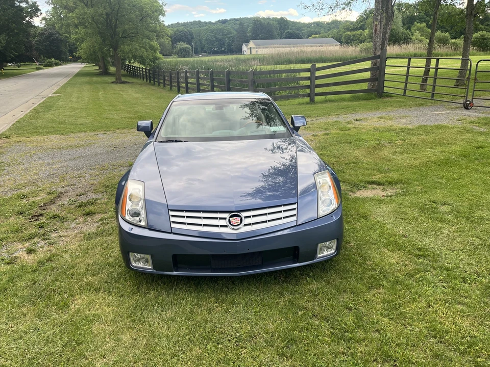 2005 Cadillac XLR - Image 10 of 31