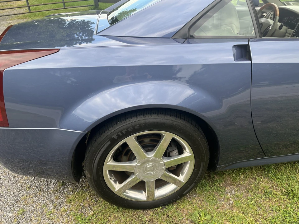 2005 Cadillac XLR - Image 15 of 31
