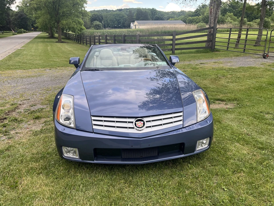 2005 Cadillac XLR - Image 8 of 31