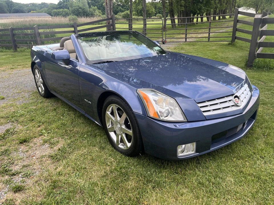 2005 Cadillac XLR - Image 7 of 31