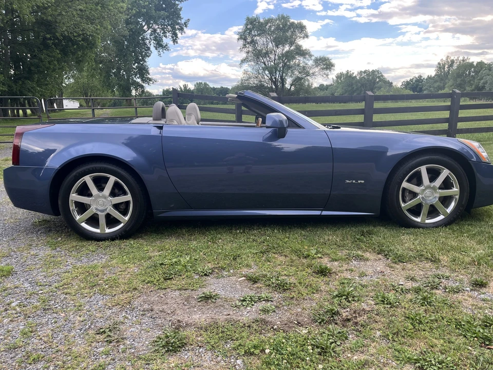 2005 Cadillac XLR - Image 6 of 31