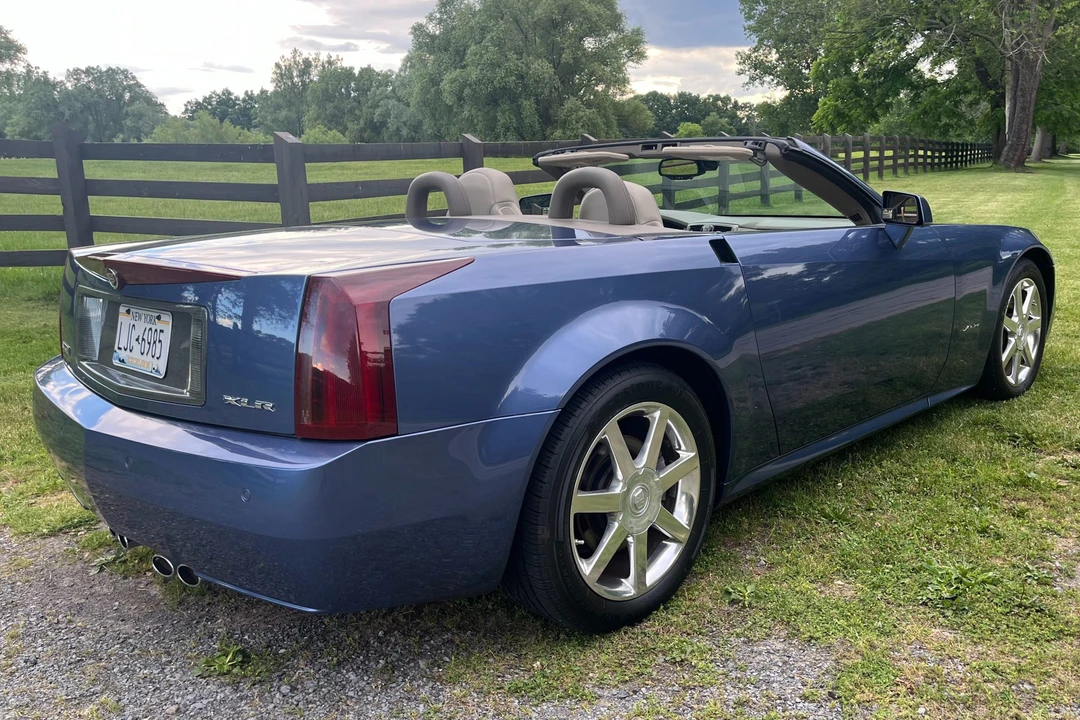 2005 Cadillac XLR - Image 5 of 31